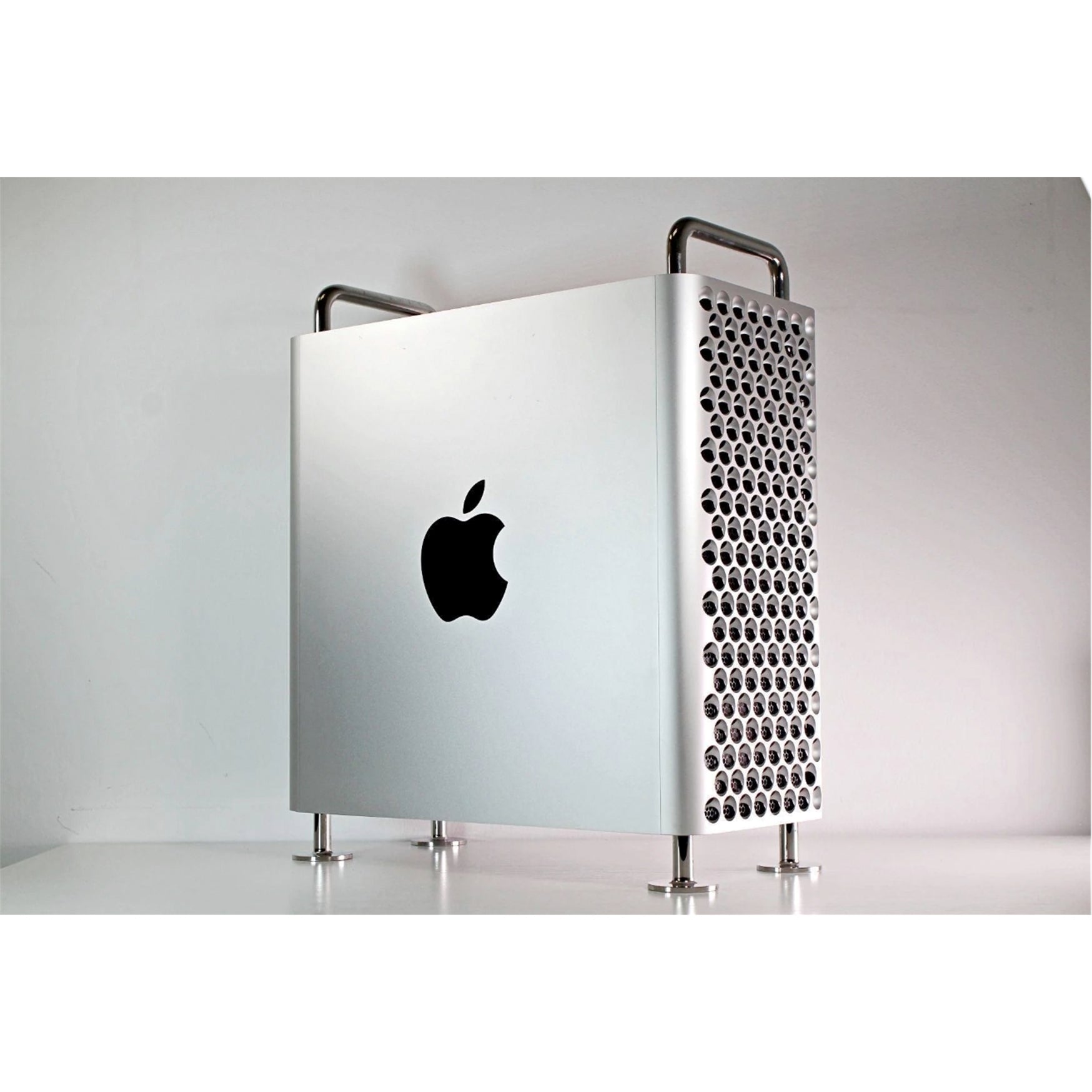 Apple Mac Pro 2013 Xeon 2.7 Ghz 12-core 32gb Ram 1TB Dual AMD d500 (Scratch and Dent)